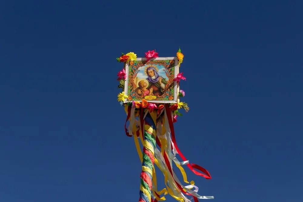 Mastro colorido da festa de São João.